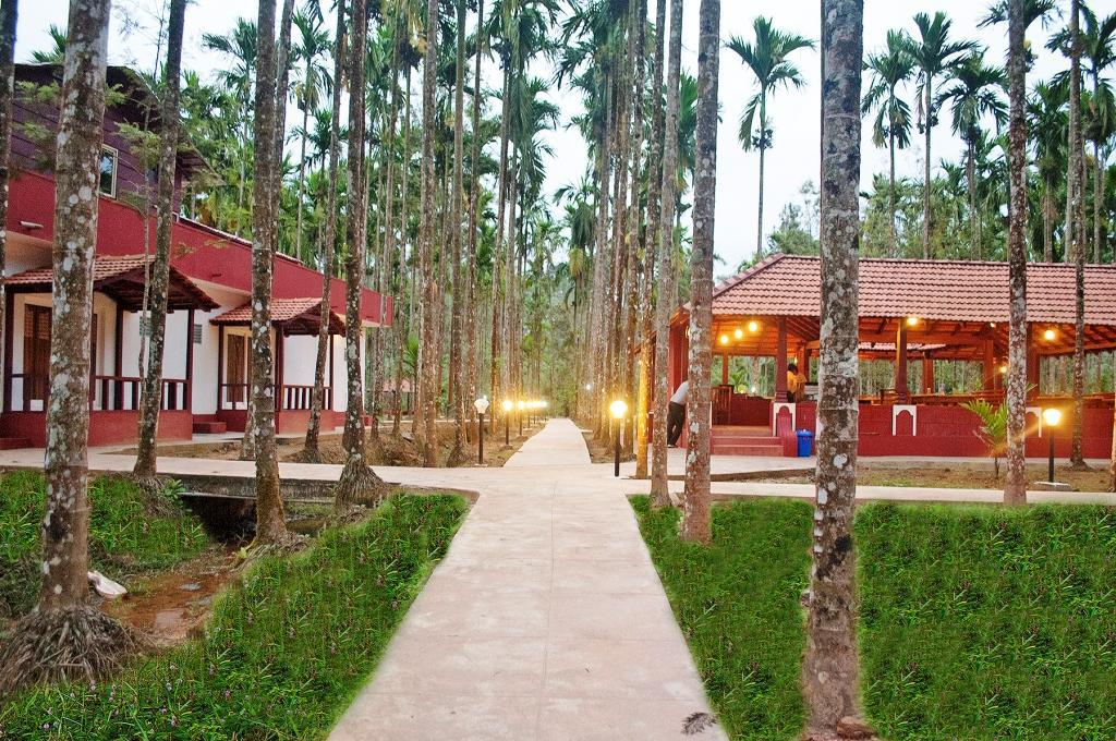 La Flora Prakruth Resort Coorg Madikeri Bagian luar foto